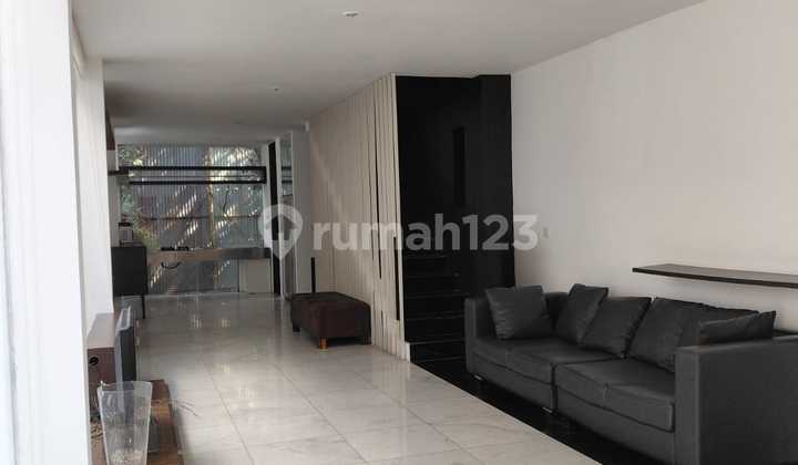 For Rent Rumah Mewah Di Kemang Dengan 3 Kamar Tidur 2