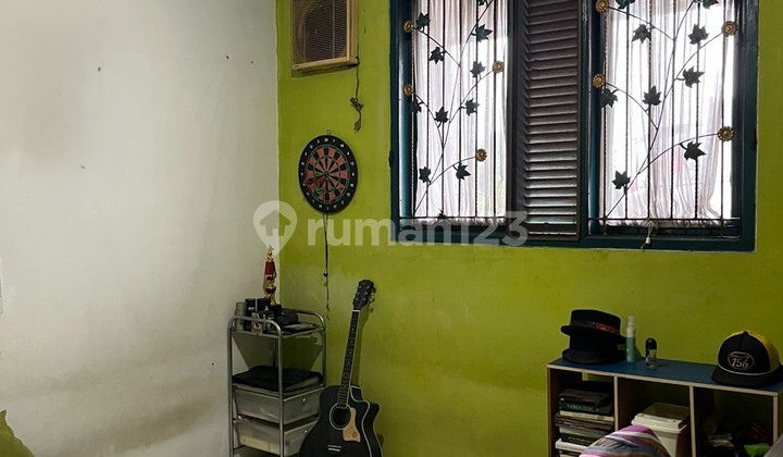kamar tidur dijual rumah di palem bintaro,