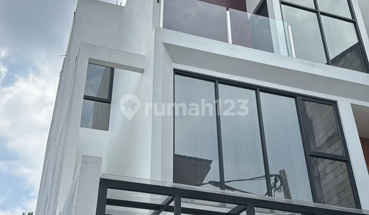 Dijual Rumah Mewah di Parigi Bintaro, Tangerang Selatan