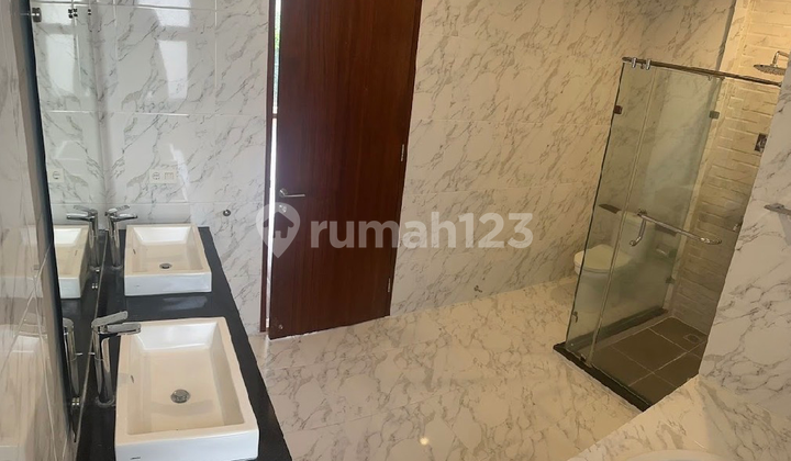 Rumah Cantik Siap Huni di Kawasan Kemang 2