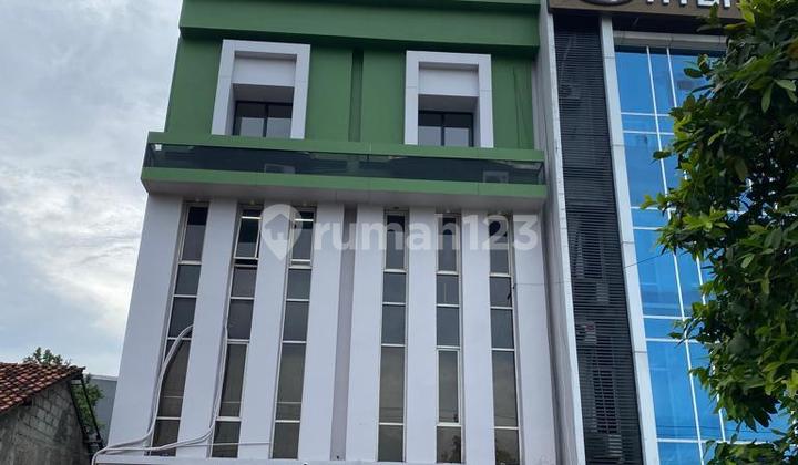 Ready-to-Occupy Office Building with Ample Parking Ready-to-Occupy Office Building with Ample Parking