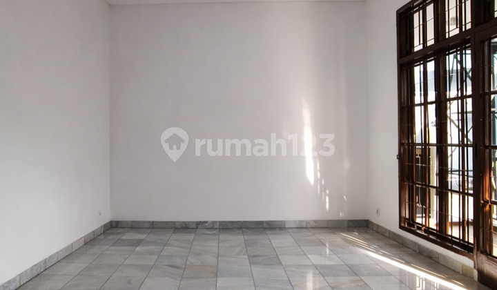 Rumah Disewakan, bisa untuk Kantor, Strategis Dekat MRT 2