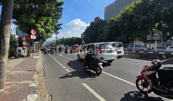 Tanah Zona Komersil, Pinggir Jalan Raya Kawasan Mampang Prapatan Tanah Zona Komersil, Pinggir Jalan Raya Kawasan Mampang Prapatan