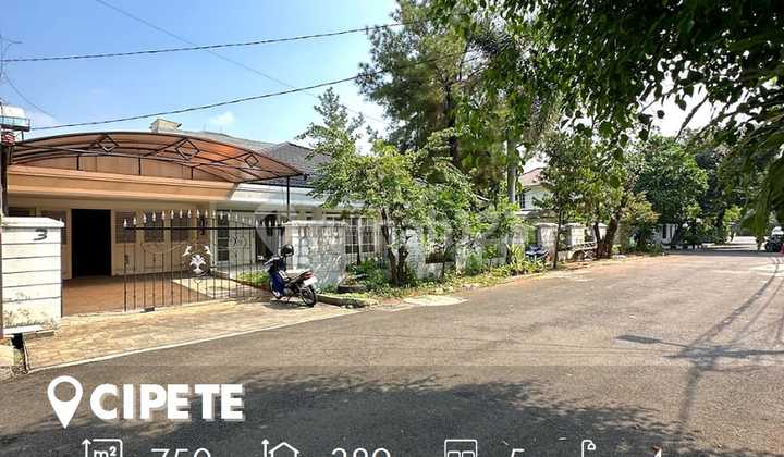 West Cilandak Ready-to-live house in well-maintained condition Good location
