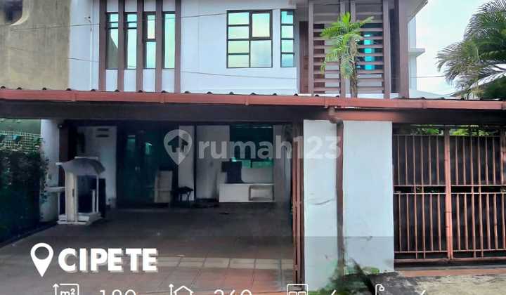 3-Storey House Near Haji Nawi MRT South Jakarta
