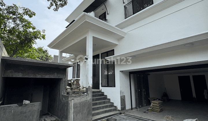 Rumah Baru, American Classic , Strategis Belakang Citos  1