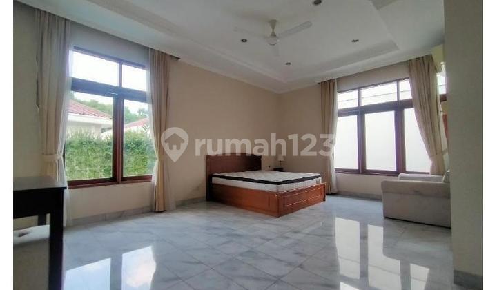 House in a cluster, strategically located near the TB Simatupang Business Area. House in a cluster, strategically located near the TB Simatupang Business Area.