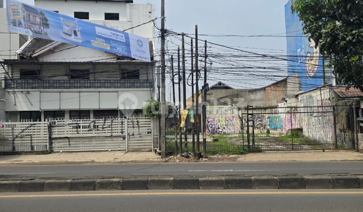 Ready-to-Live House, Commercial Zone in Ciputat Ready-to-Live House, Commercial Zone in Ciputat