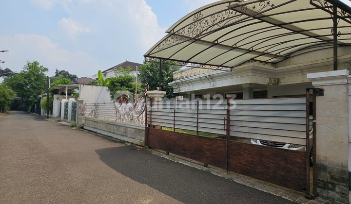 A Beautiful Ready-to-Occupy House in the Radio Dalam Area A Beautiful Ready-to-Occupy House in the Radio Dalam Area