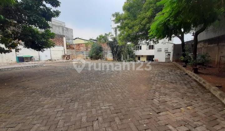 Bawah NJOP ! Gedung Kantor Siap Huni dengan Parkiran Luas