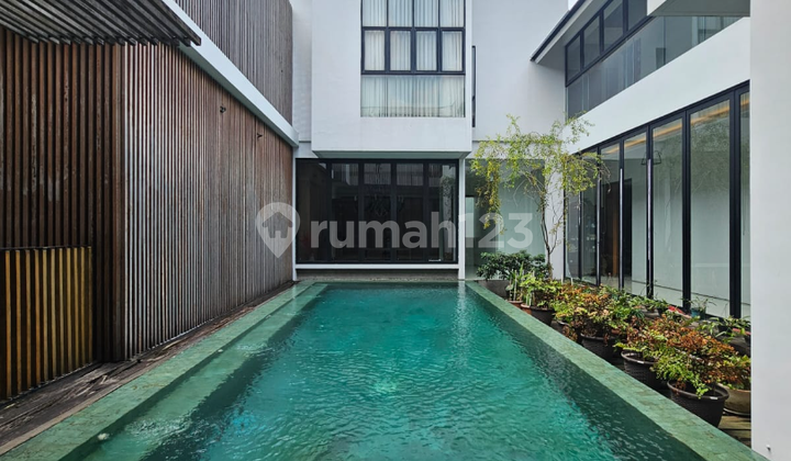 Rumah Modern Tahan Gempa, Strategis Di Kawasan  Radio Dalam 1