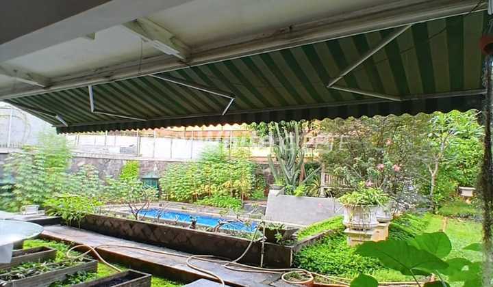 Large House Behind the Kalibata Parliament Complex 2