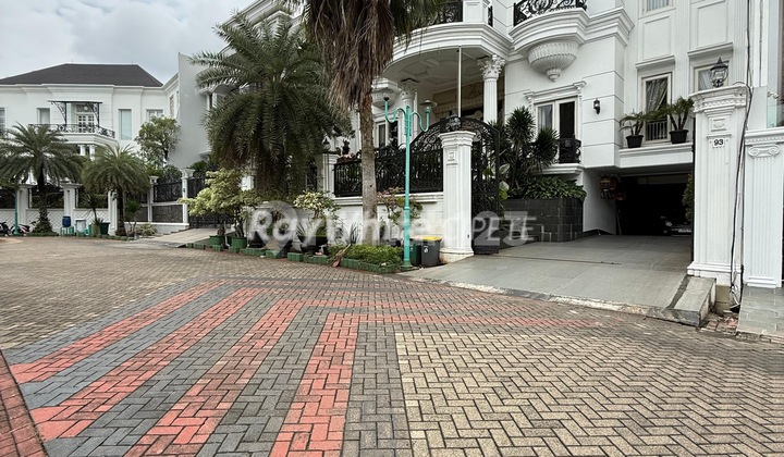 Rumah Mewah American Classic di Bukit Gading Villa