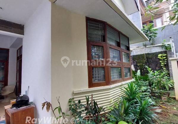 Rumah Terawat di Kebayoran Baru Depan Taman Dekat Senayan 2