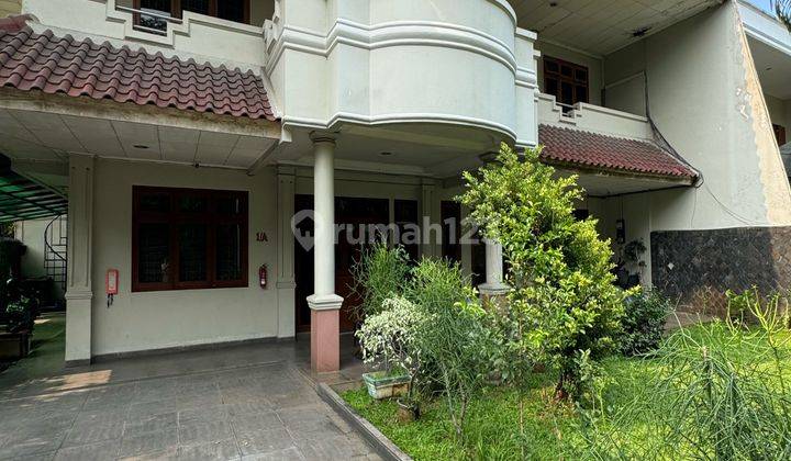 Rumah Terawat Di Simprug Golf Jakarta Selatan 1