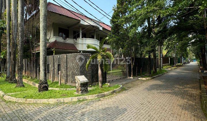 Rumah Terawat Di Simprug Golf Jakarta Selatan 2