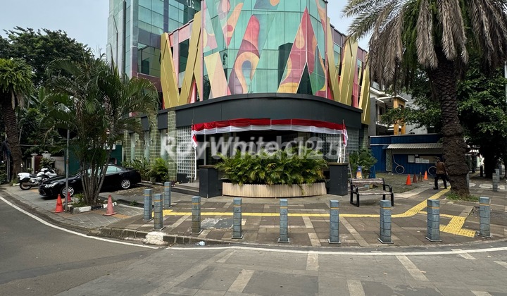Mini 3-Story Building in Senopati Area, South Jakarta 2