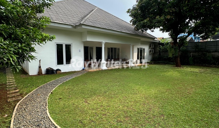 Charming and Ready-to-Occupy House in Cipete, Kebayoran Baru