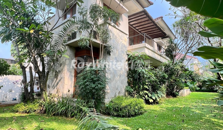 Nice and Ready-to-Occupy House in a Complex in Kemang
