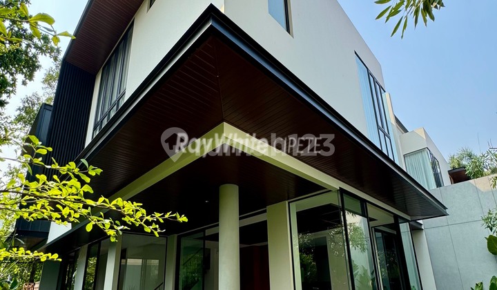 Modern and Luxurious New House in Kemang Dalam Area