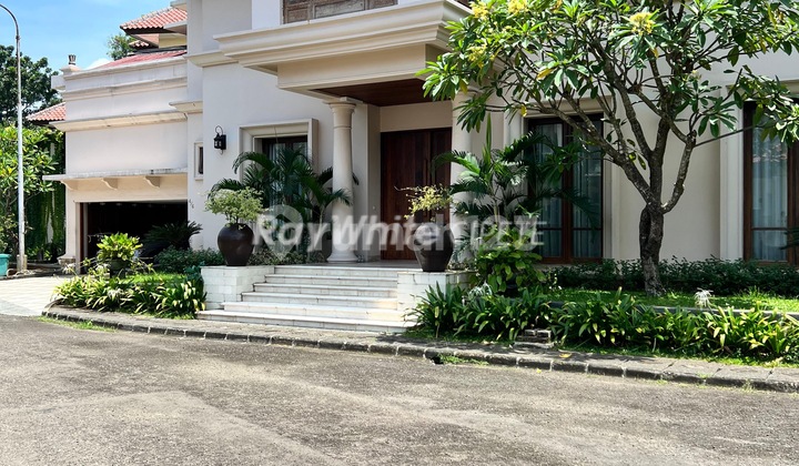Luxury Tropical House in Bintaro Sector 9 2