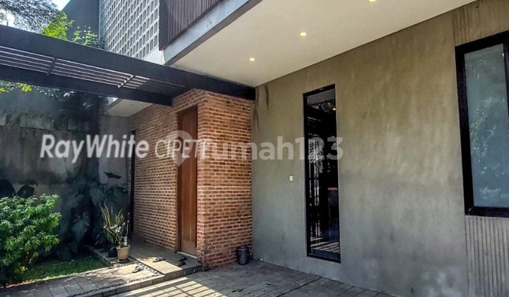 Nice Modern Design House in a Residential Area in Lebak Bulus 2