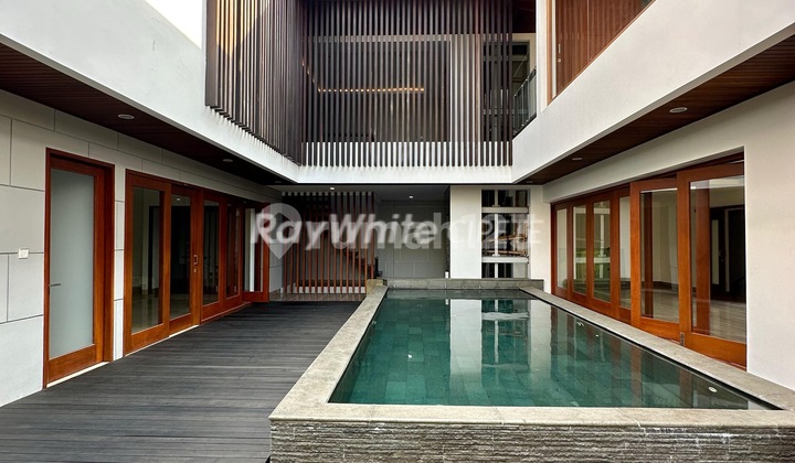 Modern New House in Pondok Indah