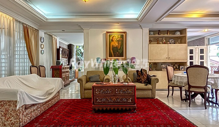 Ready-to-Occupy House Suitable for Business and Office in Kebayoran Baru