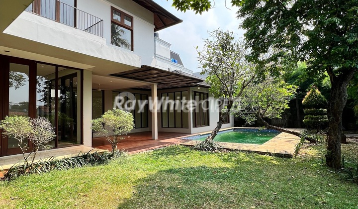 Rumah Asri dan Luas di Pejaten Barat Kemang