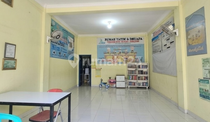 Shop House for Sale, 3 Floors, Strategically Located on the Main Road Tole Iskandar Depok. 2