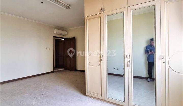 kamar tidur apartemen midtown emerald 194m2, 3