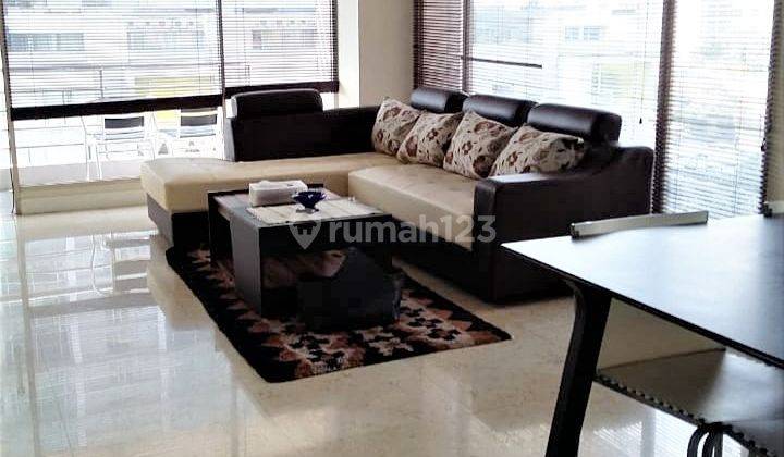 ruang tamu apartemen istana sahid sudirman residence