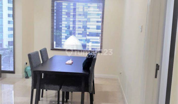 ruang makan apartemen istana sahid sudirman residence