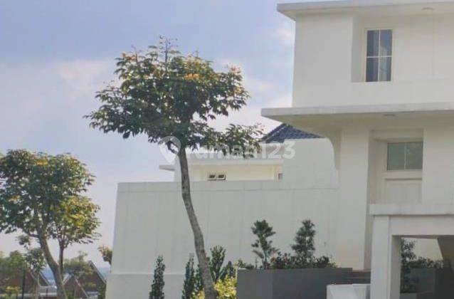 tampak depan rumah cantik brandnew di summarecon