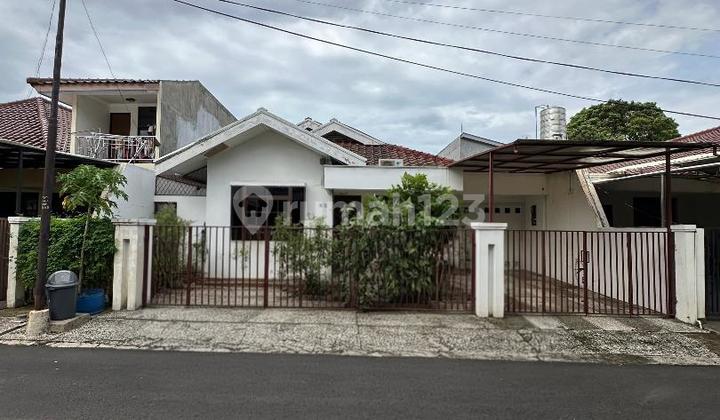 Beautiful House in Tanjung Barat Indah Complex, South Jakarta Beautiful House in Tanjung Barat Indah Complex, South Jakarta