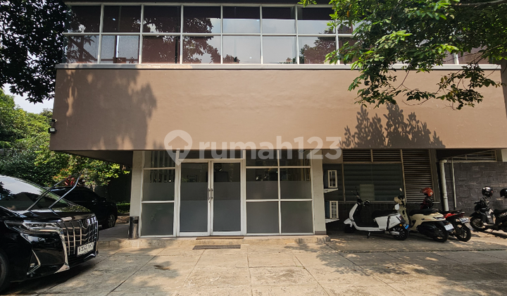 Commercial House Suitable for Strategic Office, Affordable, Kebayoran Baru