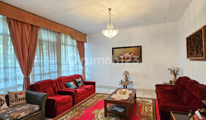 Rumah Lama Lingkungan Sejuk Dan Aman di Kemang Selatan Jakarta