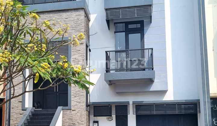 Comfortable 3-Story Townhouse in Lebak Bulus, South Jakarta 2