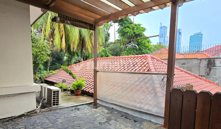 Rumah Klasik 2 Lantai di Prime Area Menteng Jakarta Pusat