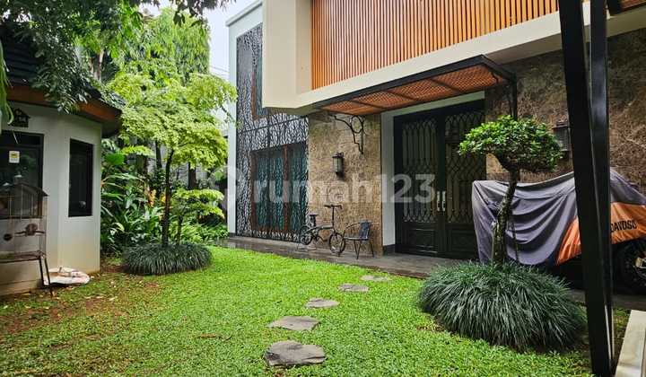 Rumah Tropis Modern di Kuningan Jakarta Selatan - Dekat Kedubes