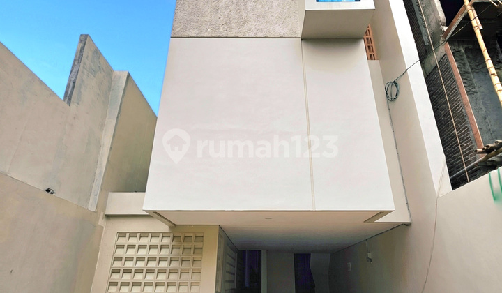 Rumah Brand New Semi Komplek di Kemang Jakarta Selatan Rumah Brand New Semi Komplek di Kemang Jakarta Selatan