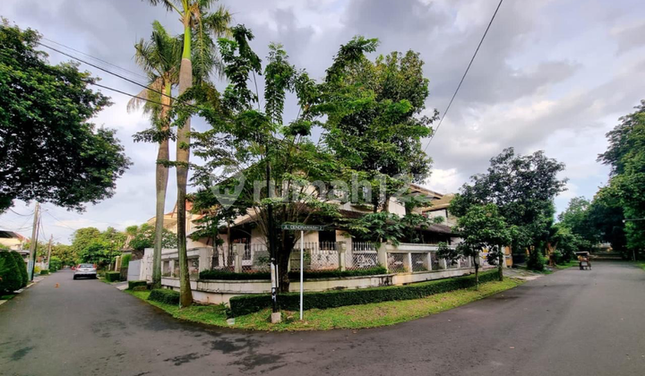 Ready-to-Occupy House Below NJOP in a Complex in Bintaro Sector 1 2