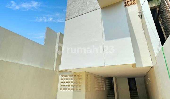Rumah Brand New Semi Komplek di Kemang Jakarta Selatan Rumah Brand New Semi Komplek di Kemang Jakarta Selatan