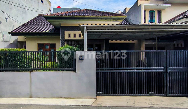 Rumah Cantik Akses Jalan Lebar di Bintaro 1