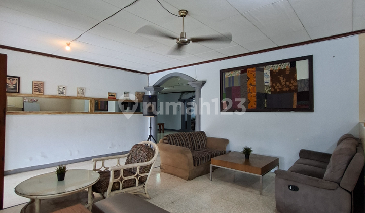 Zona Komersial, Rumah Lama Terawat Hitung Tanah di Kemang Jakarta