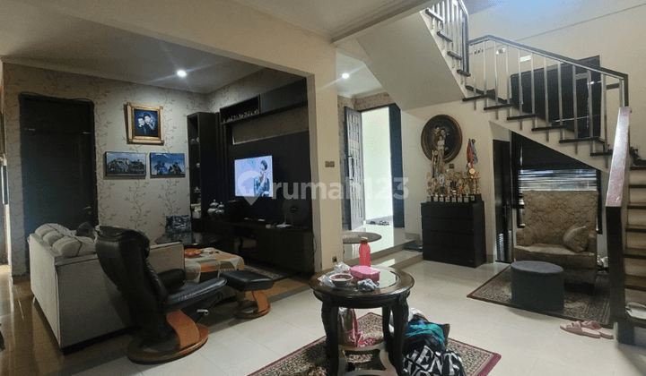 Lokasi Bagus, Rumah 2 Lantai Area Prime Kebayoran Baru 2