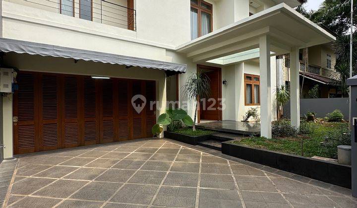 Rumah 2 Lantai 5 Kamar Tidur Semi Furnished Pool di Pondok Indah 1