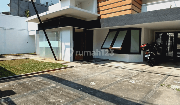 Rumah 2 Lantai Area Prime Akses Lebar di Kebayoran Baru  1