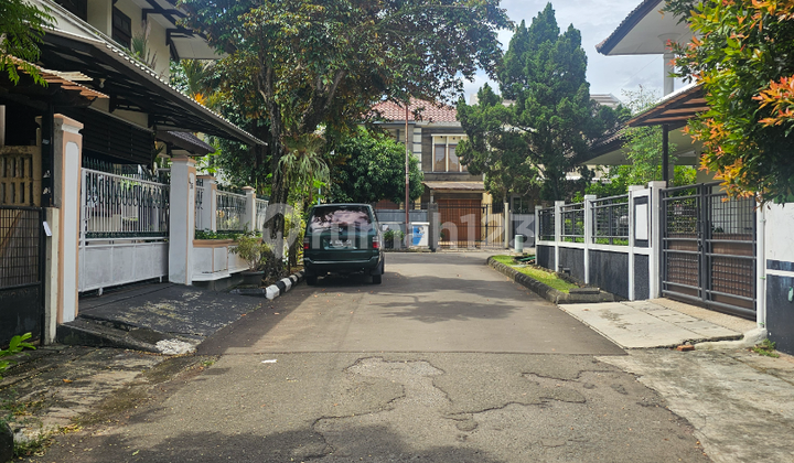 House with Land Calculation in Lebak Bulus Within a Large Complex House with Land Calculation in Lebak Bulus Within a Large Complex