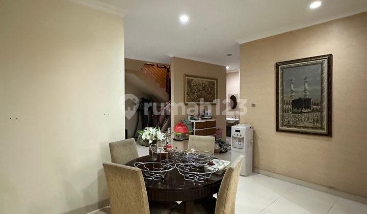 Rumah 2 Lantai Akses Jalan Lebar Pondok Indah Jakarta Selatan